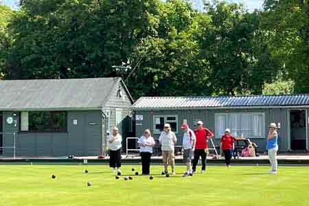 Picture of bowlers being coached on a green
