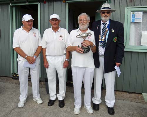 3 Kingsbridge bowlers with a cup