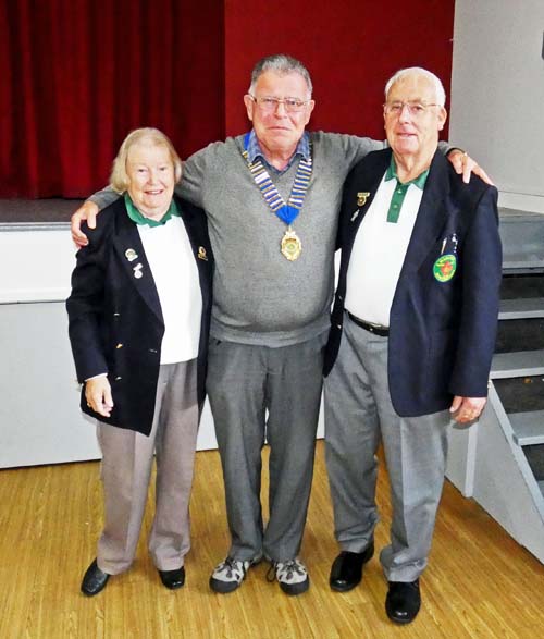 New President poses in chain of office, with outgoing Presidents