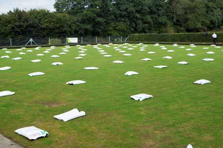 Top dressing sacks on green